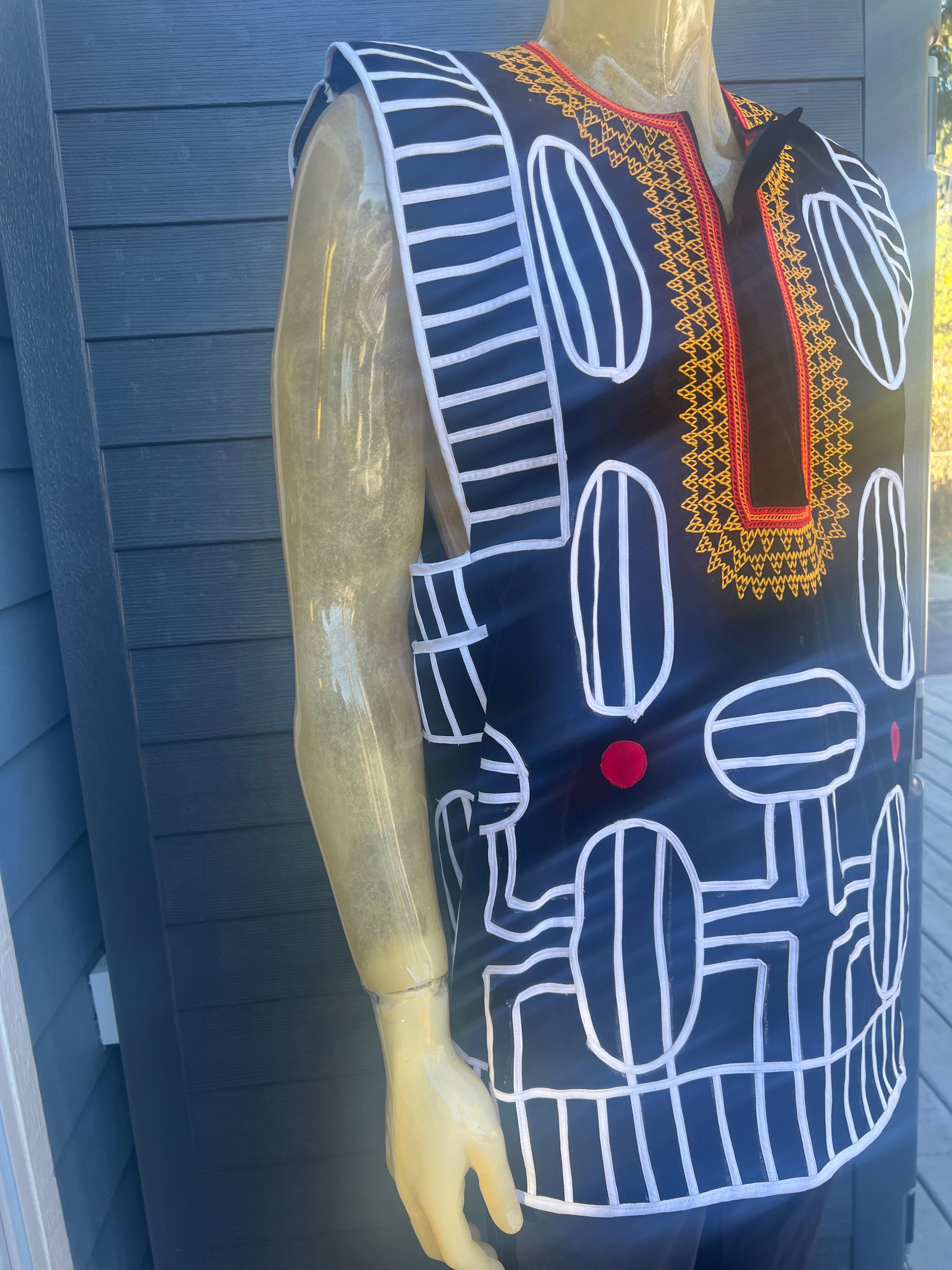 White Sleeveless Bamenda Toghu Jumper, Bias Dashiki, Toghu Tops, Unisex Tops