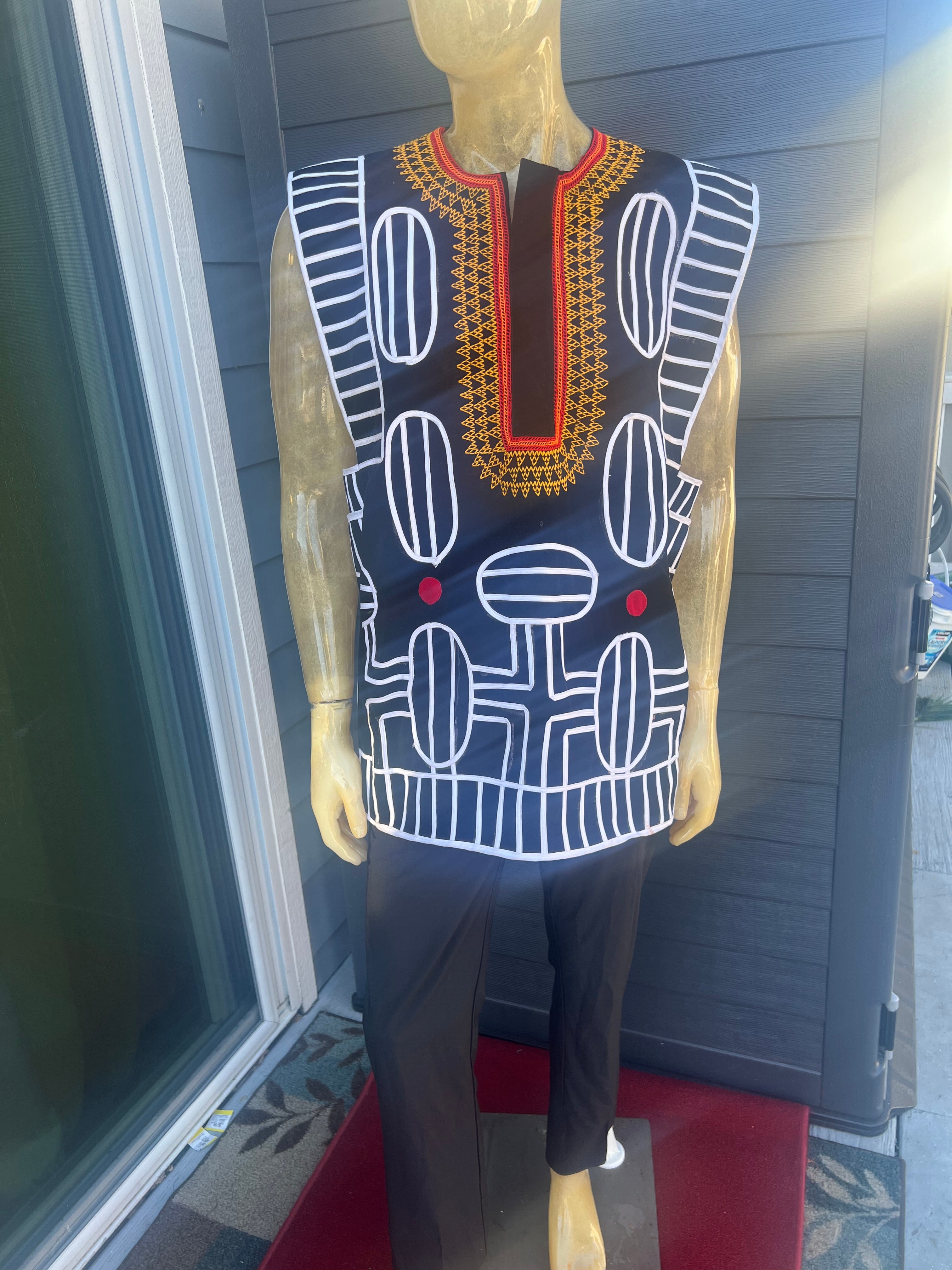 White Sleeveless Bamenda Toghu Jumper, Bias Dashiki, Toghu Tops, Unisex Tops